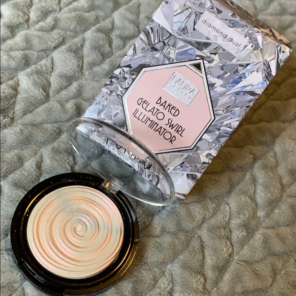 Laura Geller Diamond Dust holographic highlighter
